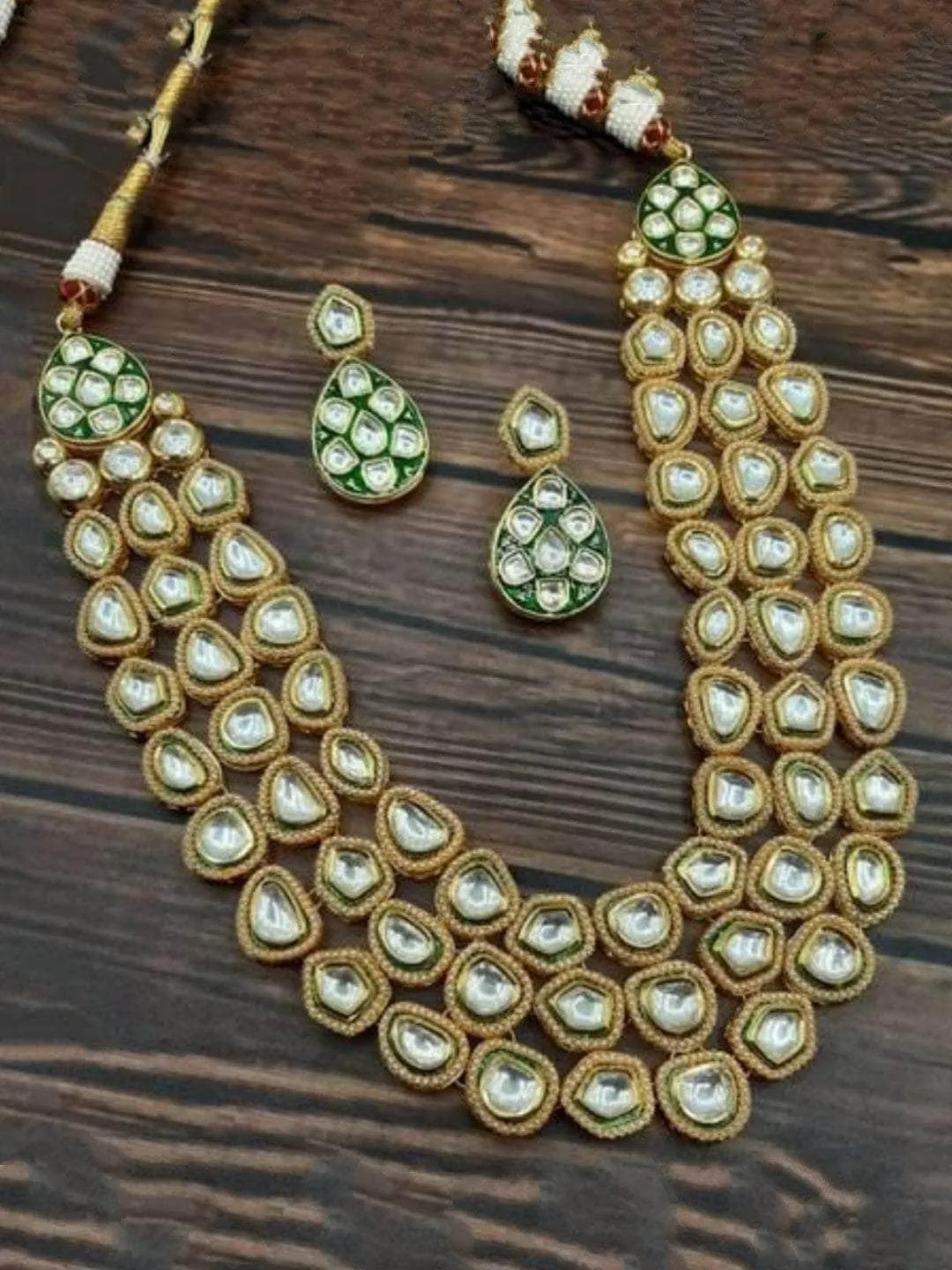 Abstract Kundan Layered Set