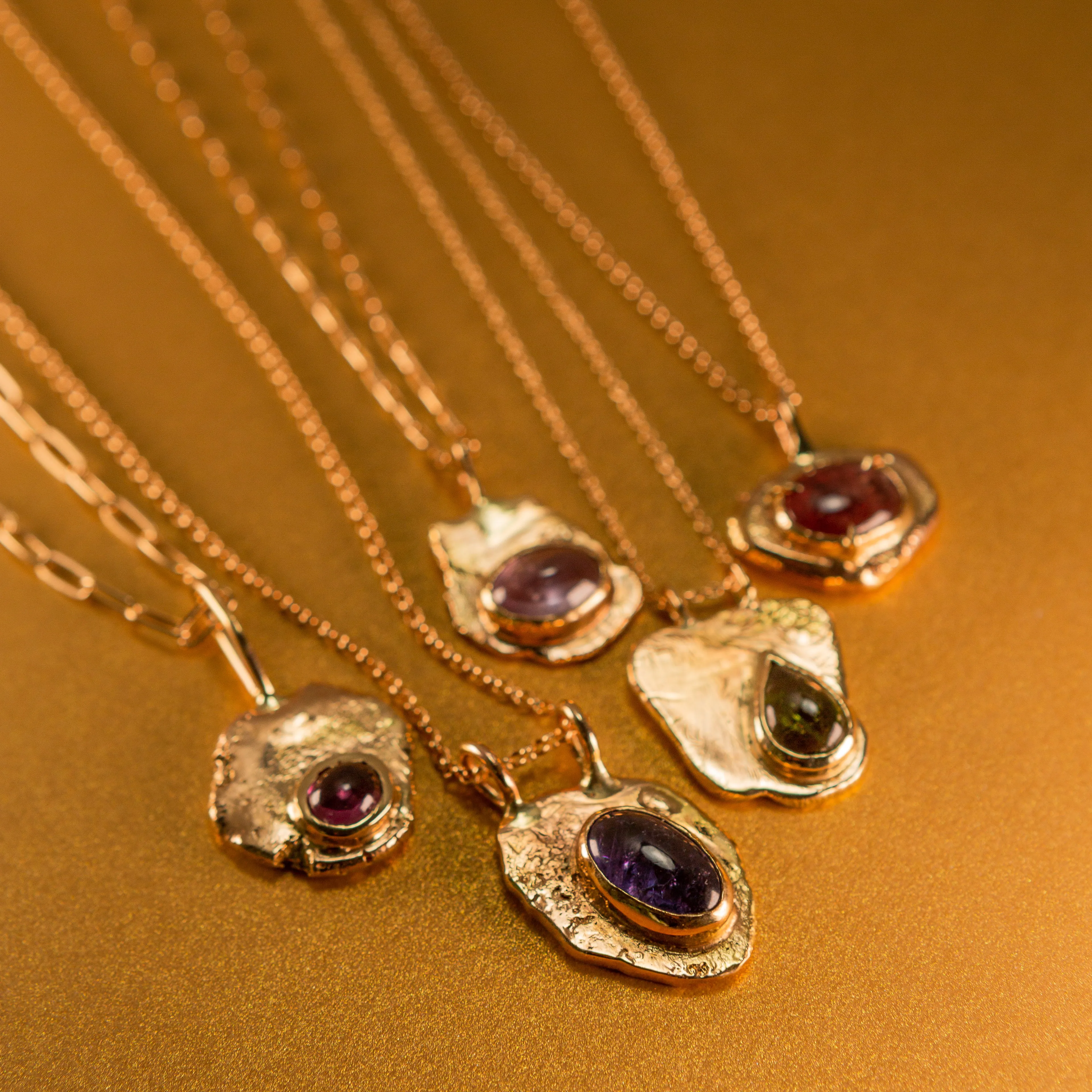 Amulet Necklace in Gold | Umbalite Garnet