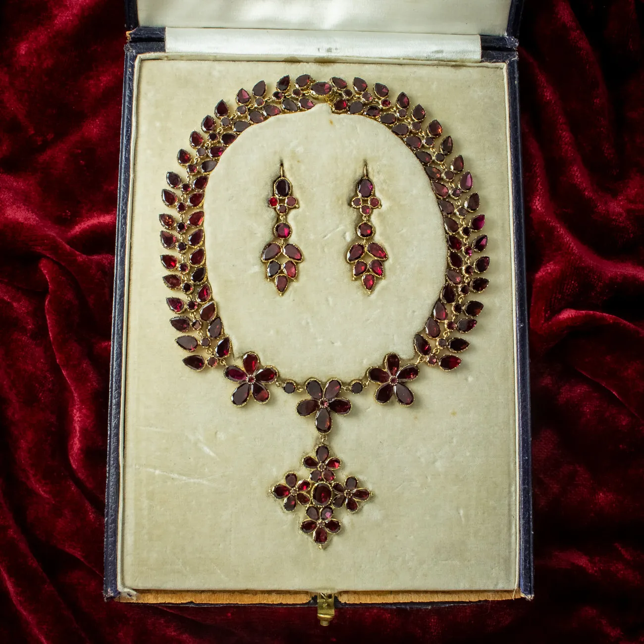 Antique Georgian Garnet Floral Collar Necklace And Earrings Suite With Box