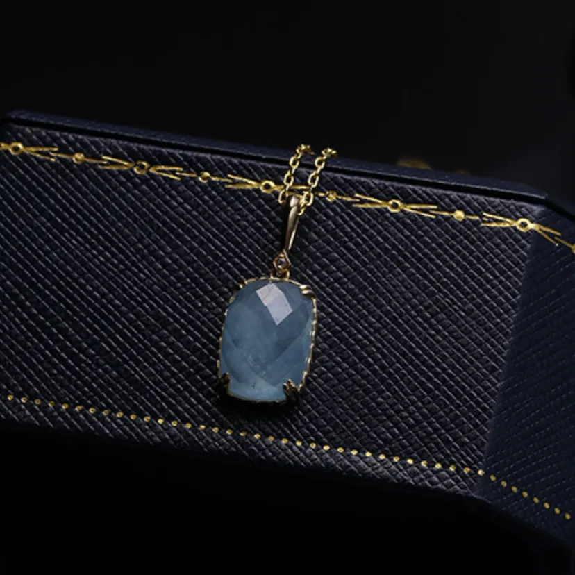 Blue Diva Aquamarine 9k Solid Gold Pendant