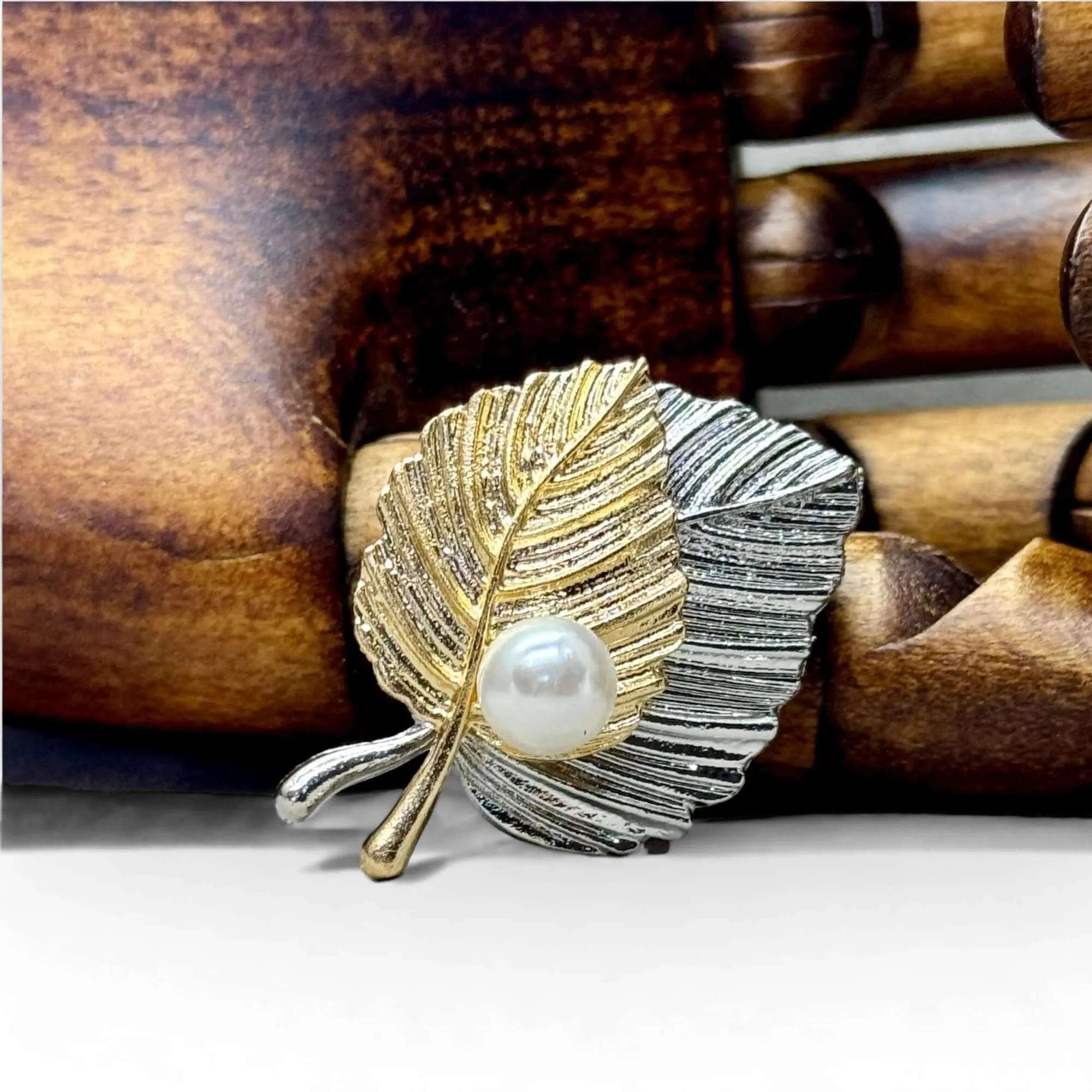 Elegant Dual-Tone Leaf Brooch with Simulated Pearl Accent