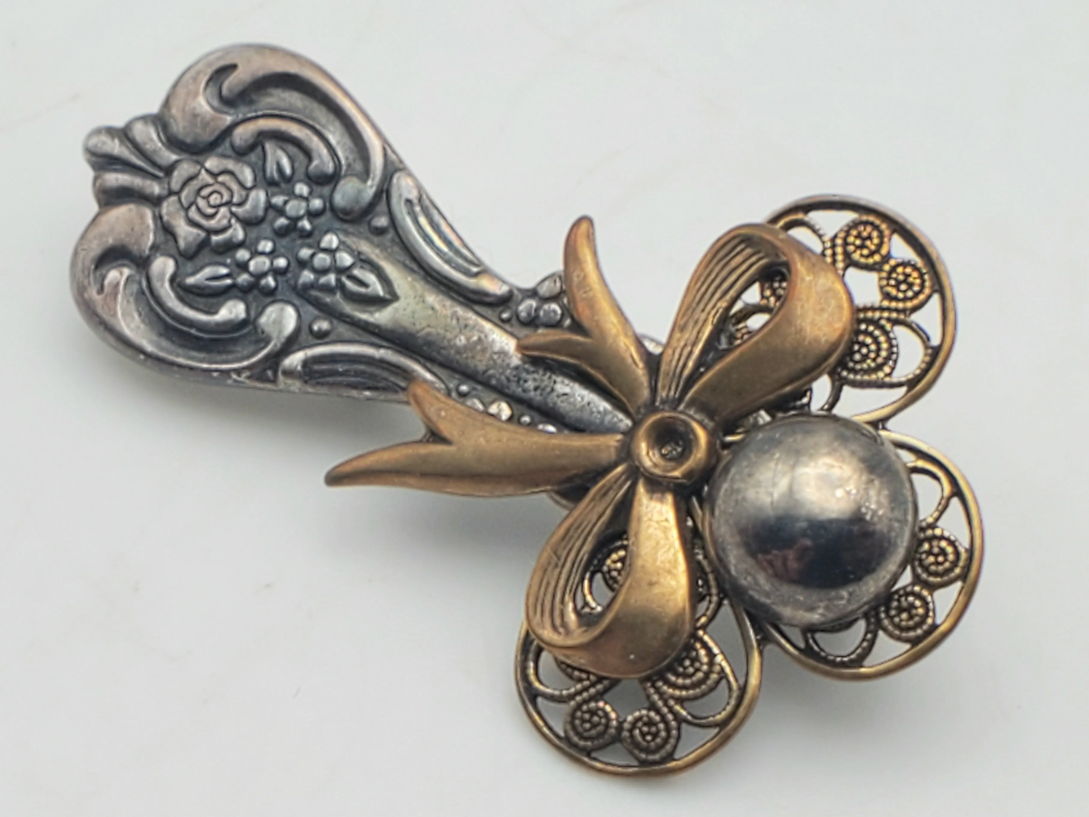 Kat's Creations - Vintage Silver Tone Figural Angel Design Brooch