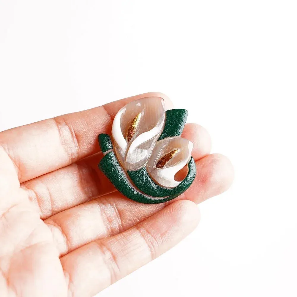 Maki-e Urushi Lacquer Brooch - Water Buffalo Horn / Calla Lily -, Traditional Japanese Urushi Lacquer Jewelry