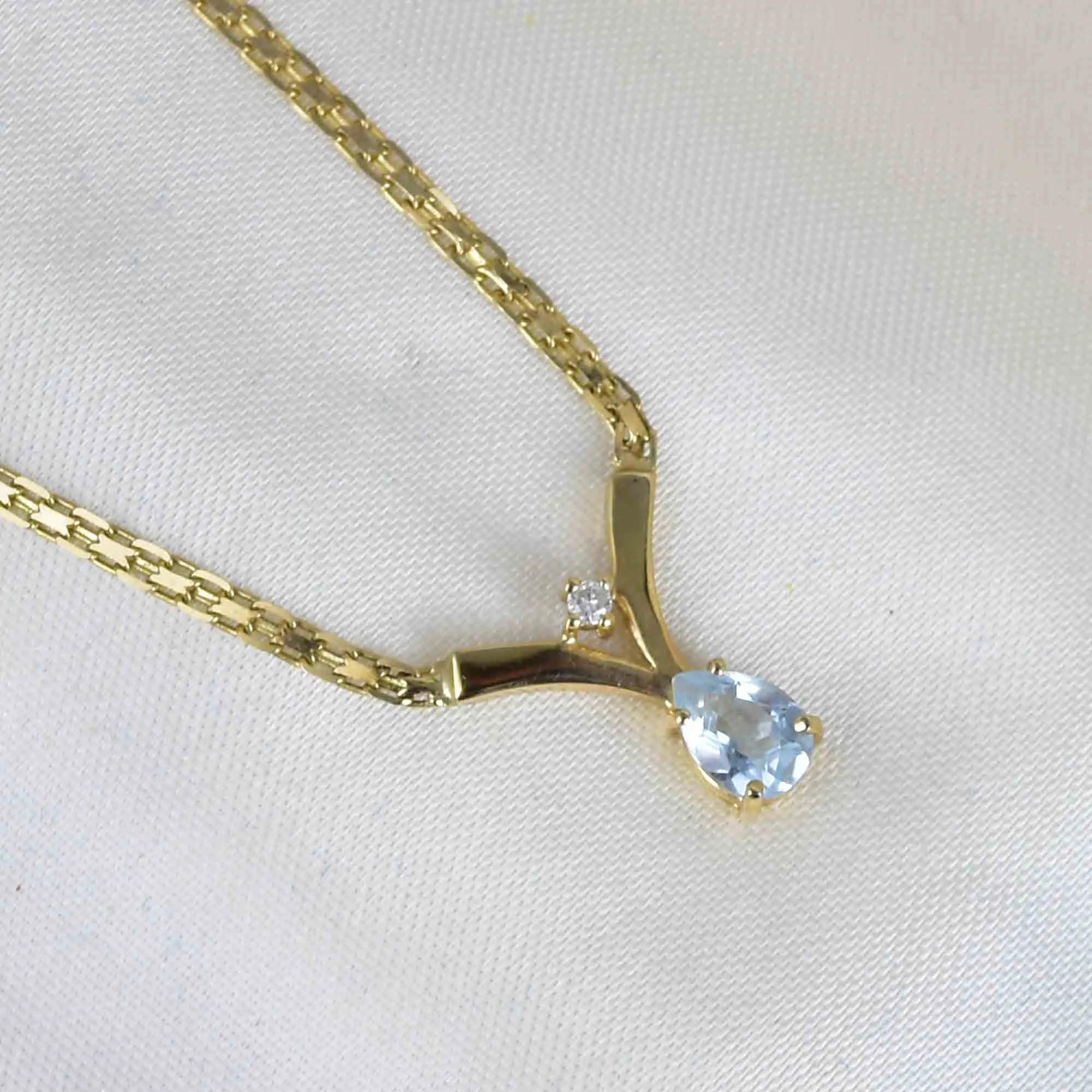 Vintage Aquamarine Diamond Pendant Necklace in 14K Gold